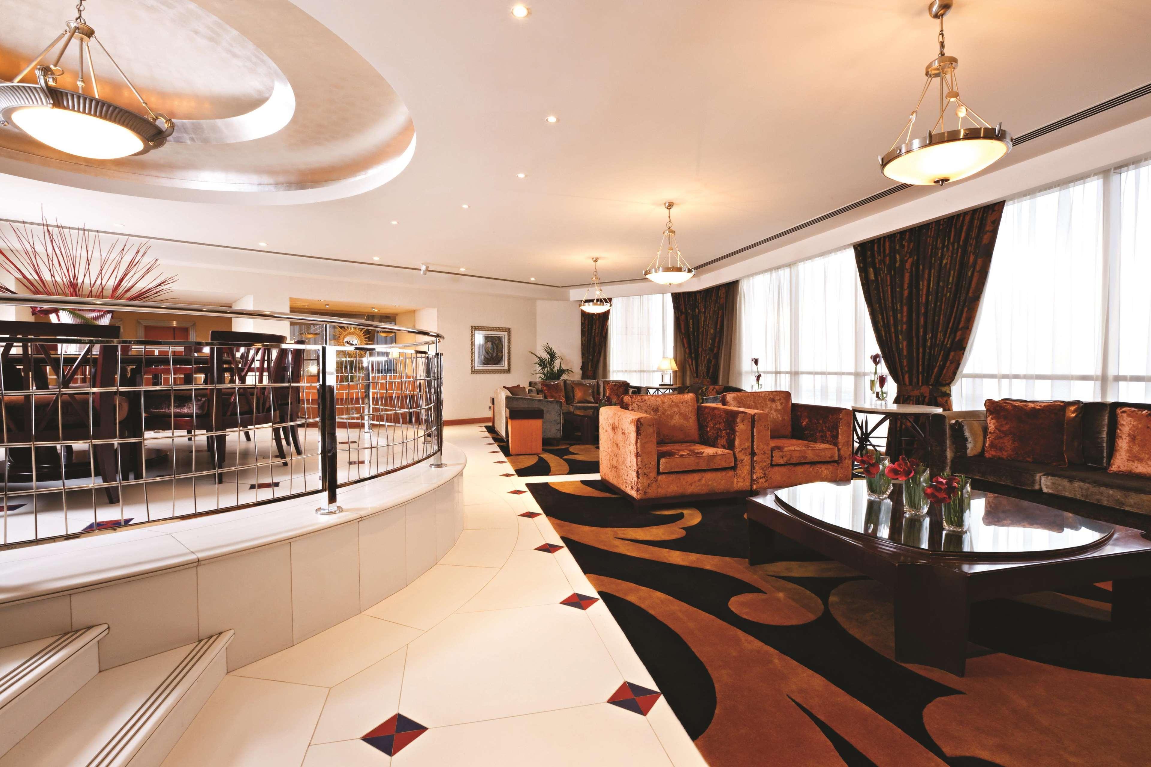 Hotel Fairmont Dubaj Zewnętrze zdjęcie The lounge at the airport