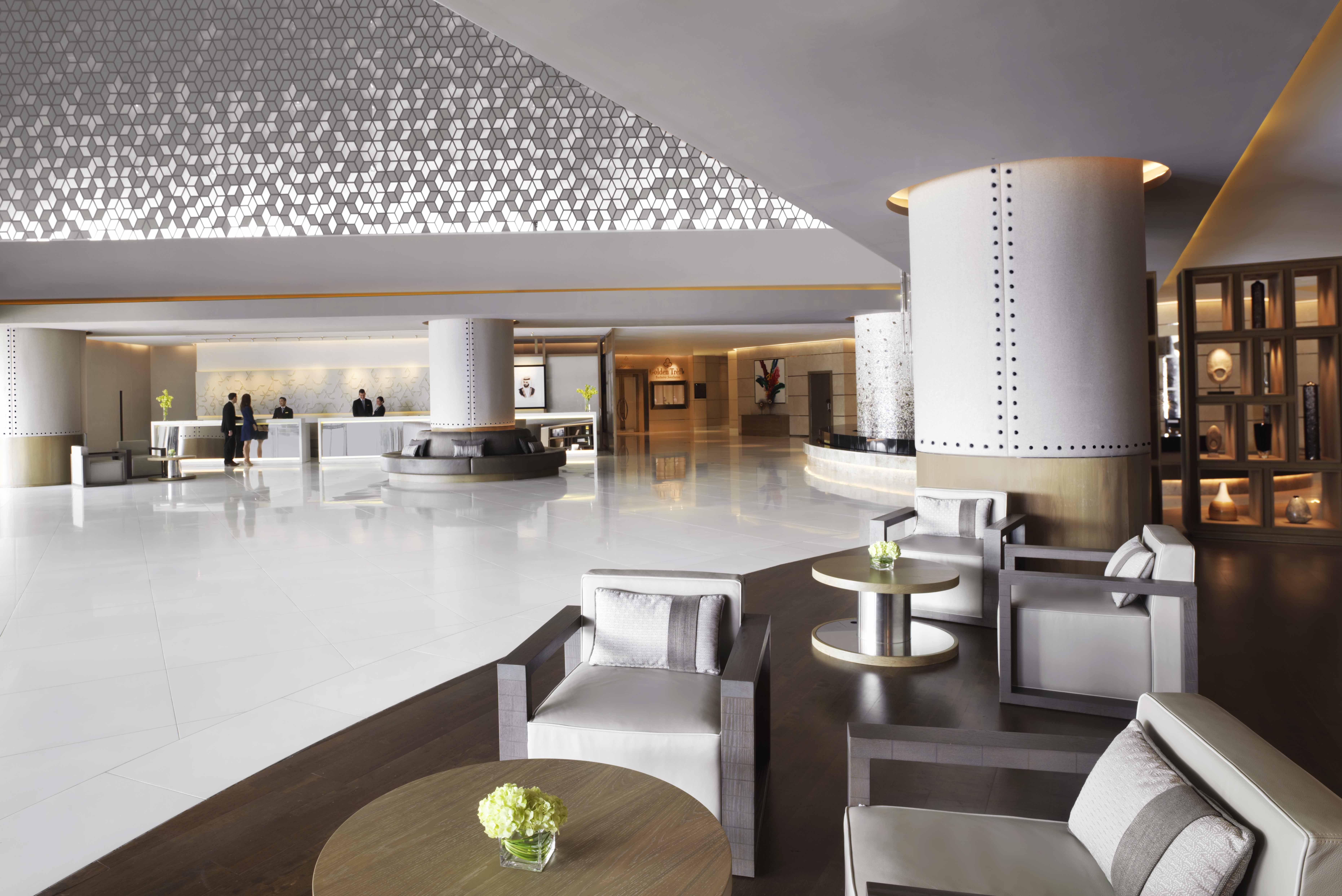 Hotel Fairmont Dubaj Zewnętrze zdjęcie The lobby of the hotel