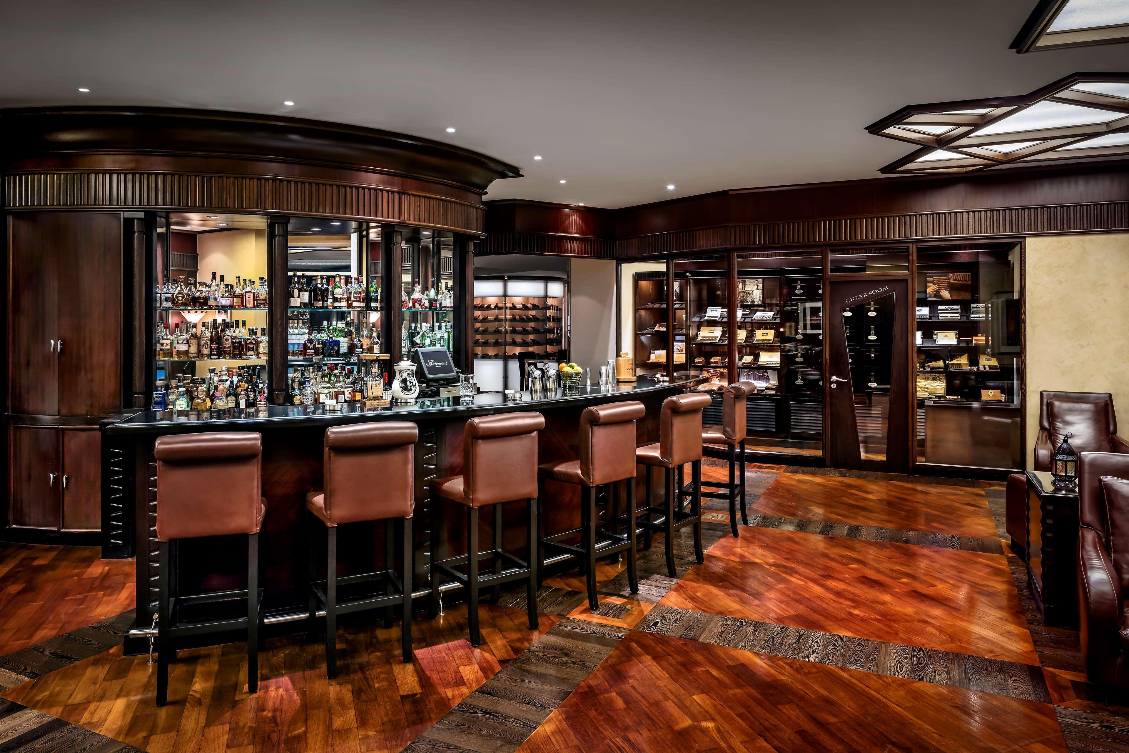 Hotel Fairmont Dubaj Zewnętrze zdjęcie The bar at the St Regis
