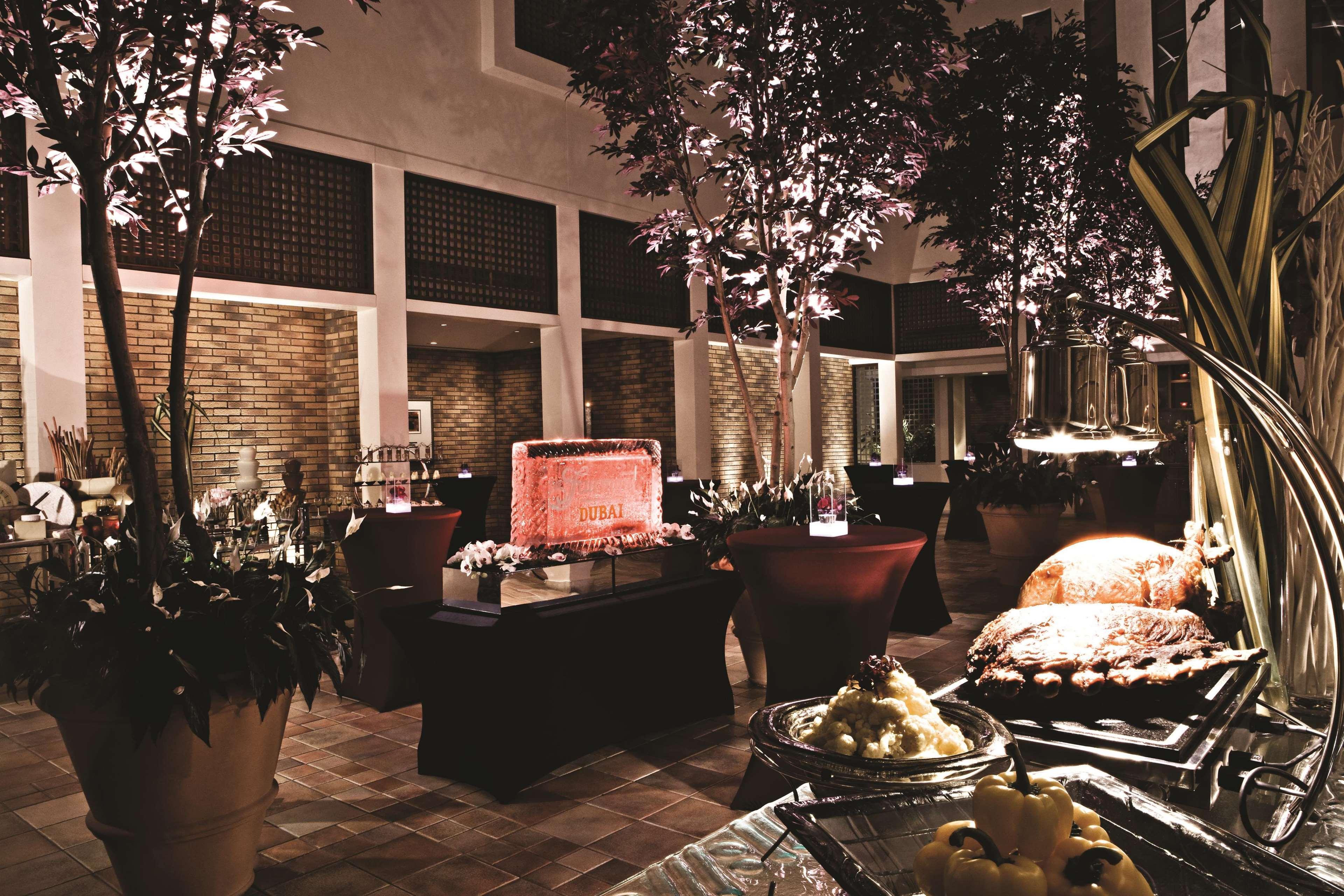 Hotel Fairmont Dubaj Zewnętrze zdjęcie The interior of the restaurant