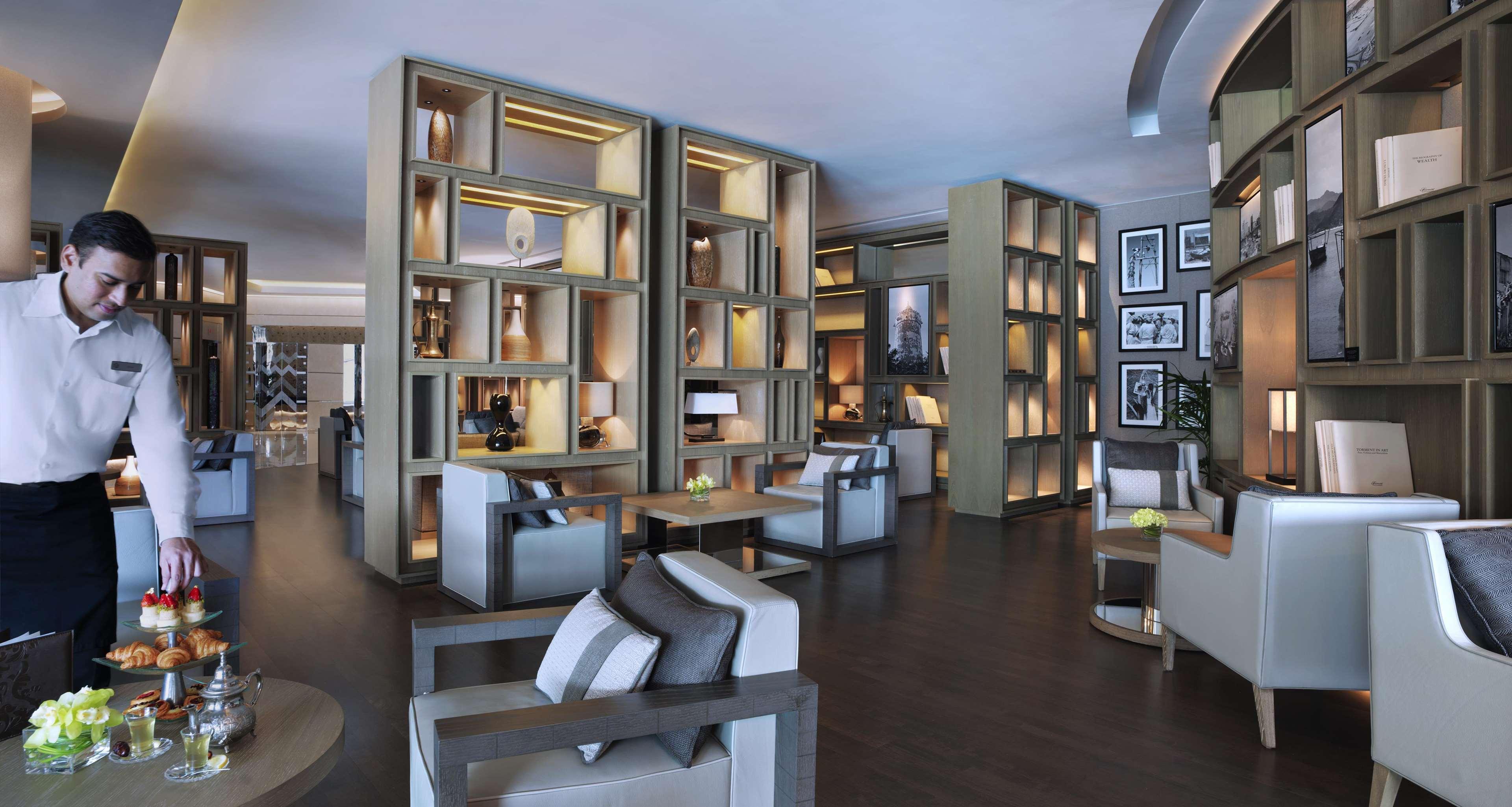 Hotel Fairmont Dubaj Zewnętrze zdjęcie The lounge at the airport