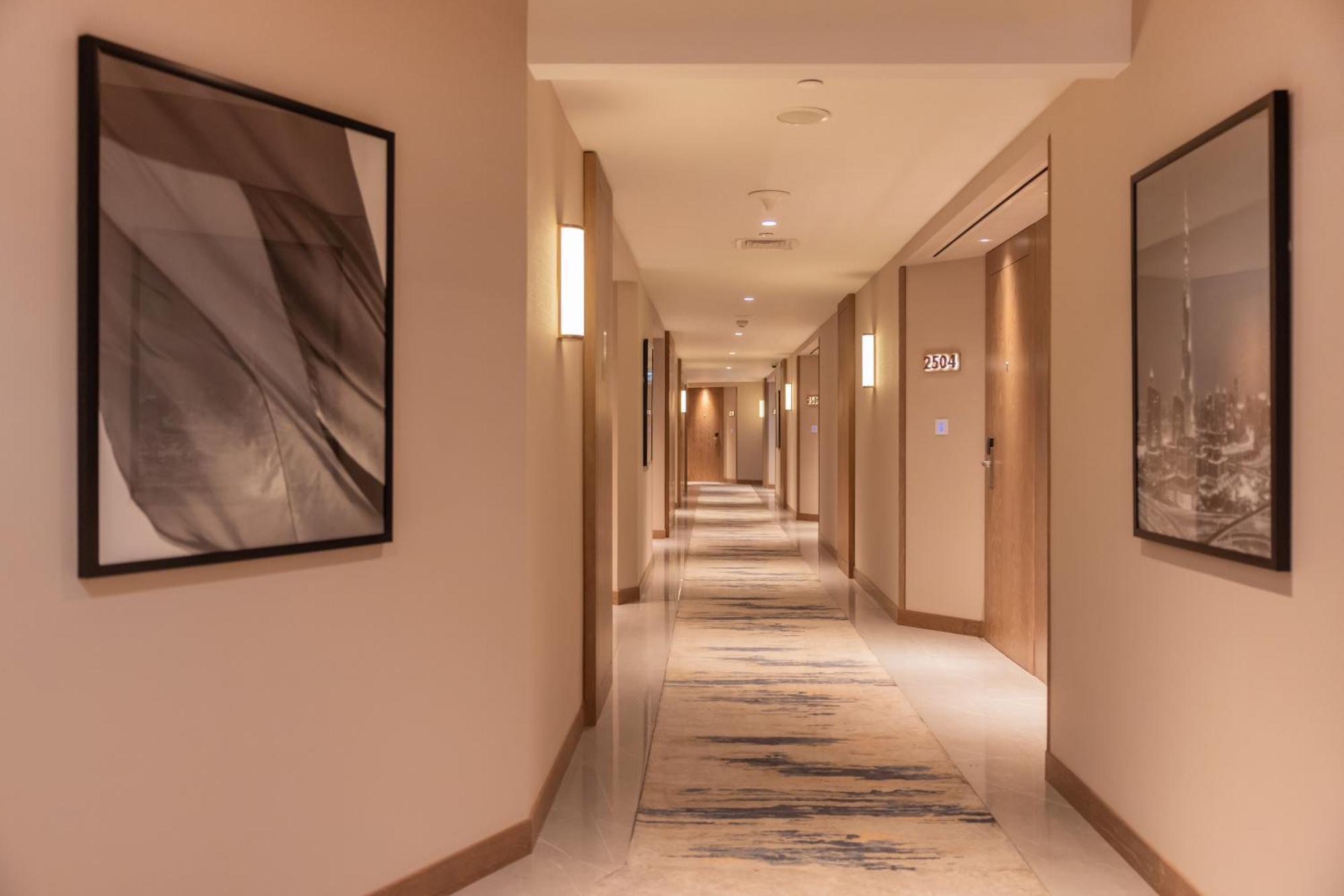 Hotel Fairmont Dubaj Zewnętrze zdjęcie A corridor at the hotel